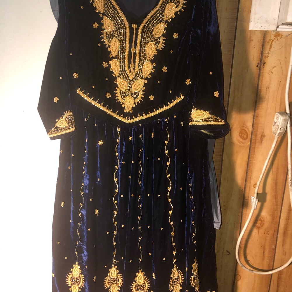 98% PURE GOLD THREAD


1/8 Ounce $350.00